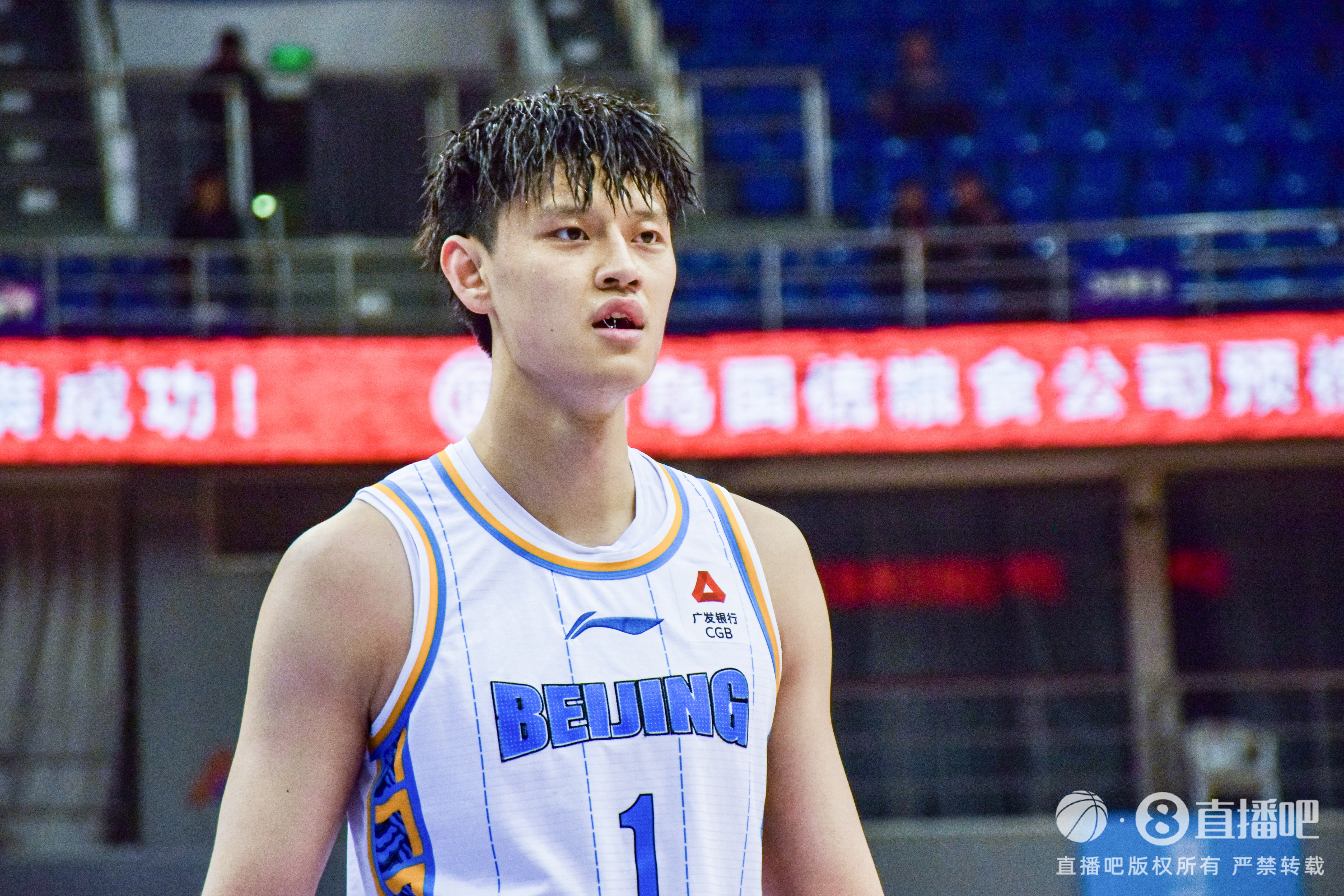 7次大帽相當(dāng)炸裂！曾凡博替補砍16分7板7帽 大帽絕殺遼寧！